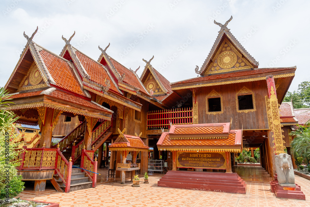 Obraz premium Wat Phiphat Mongkhon, a tourist attraction in Sukhothai, a beautiful temple with outstanding architecture in Thung Saliam and a very famous temple in Thailand.