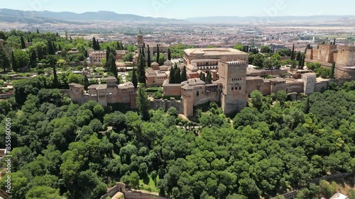 Vista aérea de la hermosa alhambra de Granada en Andalucía, España	