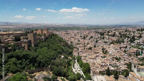viajando por la ciudad de la alhambra de Granada, España