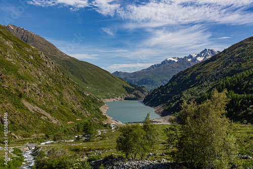 Paysages entre Martigny et le Col du Grand Saint-Bernard (2469m d'altitude), Valais, Suisse photo