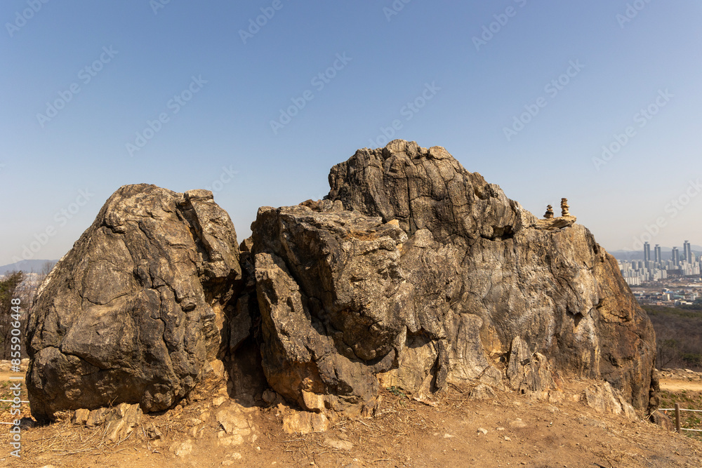 big rock and small stone tower big rock and small stone tower