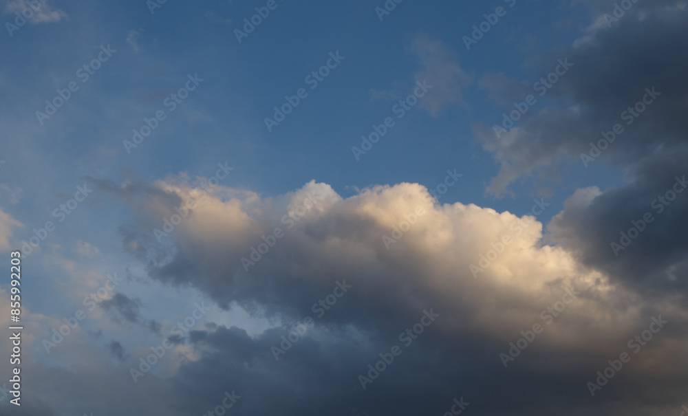 Sommerhimmel mit Wolkenformationen Sommerhimmel mit Wolkenformationen