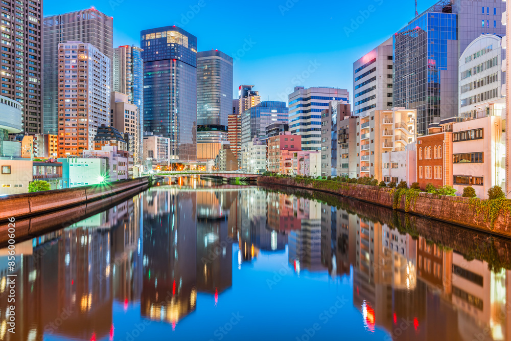 Fototapeta premium Osaka, Japan FInancial District Skyline on the Ogawa River