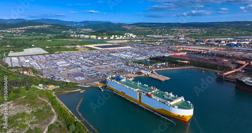 Tableau sur toile AERIAL: Panoramic view of the Koper port and a massive cargo ship unloading