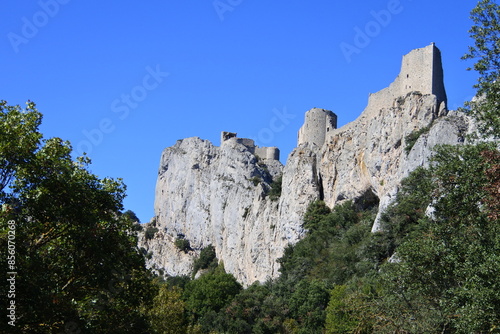 Die Mauern vom Château de Peyrepertuse