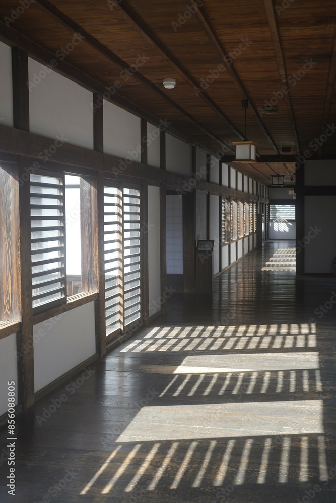 Fototapeta premium 日本風建築物の廊下