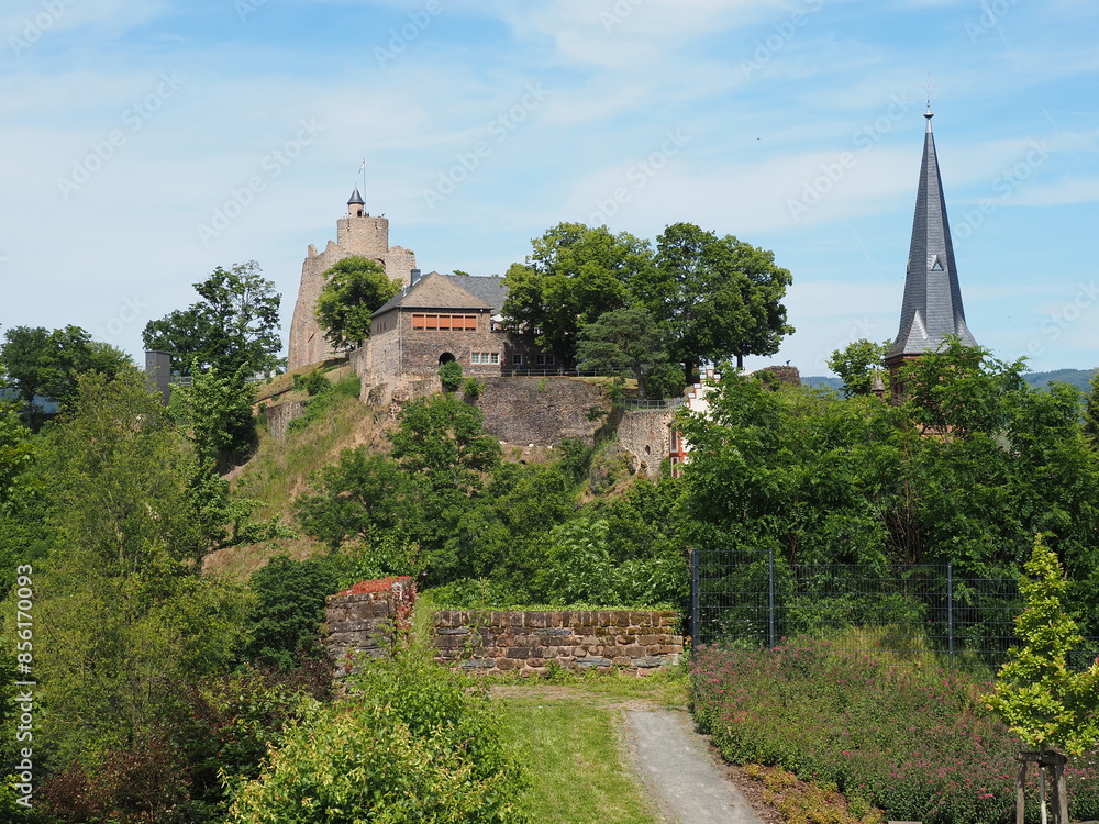 Burg Saarburg – auf dem Burgberg Saarburg bei der Stadt Saarburg in Rheinland-Pfalz Burg Saarburg – auf dem Burgberg Saarburg bei der Stadt Saarburg in Rheinland-Pfalz