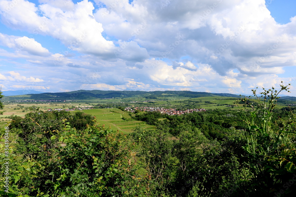 Blick auf den Kaiserstuhl im Frühling Blick auf den Kaiserstuhl im Frühling