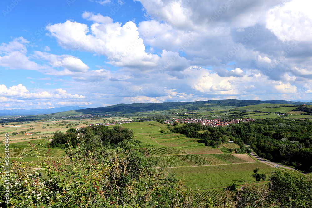 Blick auf den Kaiserstuhl im Frühling Blick auf den Kaiserstuhl im Frühling