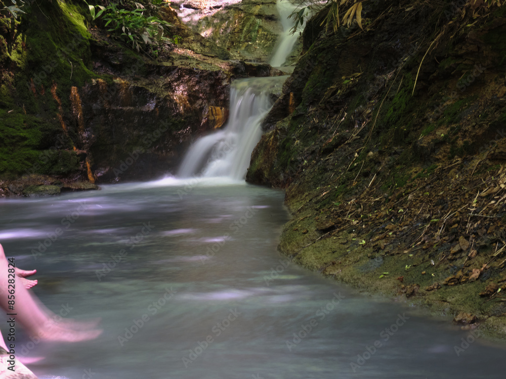 Obraz premium 北海道登別市にある大湯沼川の天然足湯 / Natural footbath at Oyunuma River in Noboribetsu, Hokkaido