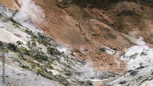 北海道登別市地獄谷の立ちのぼる蒸気 / Rising steam in Hell Valley (Jigokudani) , Noboribetsu, Hokkaido