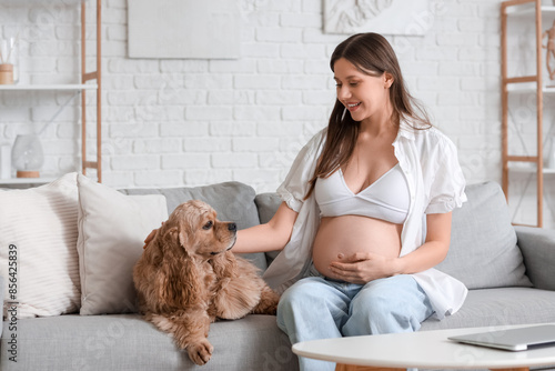 Young pregnant woman with c...