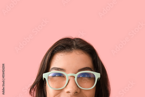 Beautiful young woman in ey...
