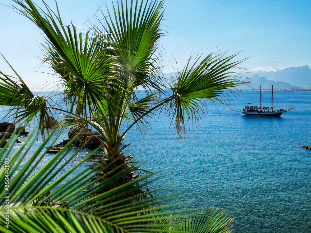 Fotografie traveling on boat in sunny day