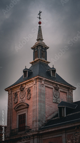 Edificio antiguo con arquitectura europea 