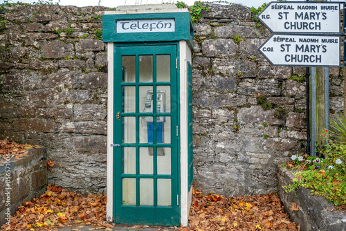 Obraz na płótnie Old telephone box. Cong, Co. Mayo, Ireland w salonie