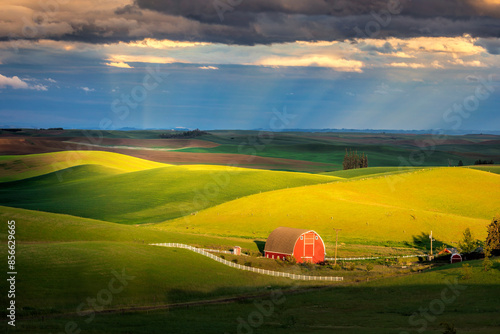 Canvas Print Red Barn in the Palouse of western Idaho