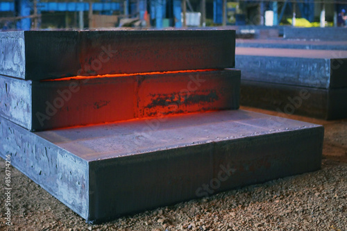 Obraz na płótnie Hot steel plate or slabs in plant w salonie
