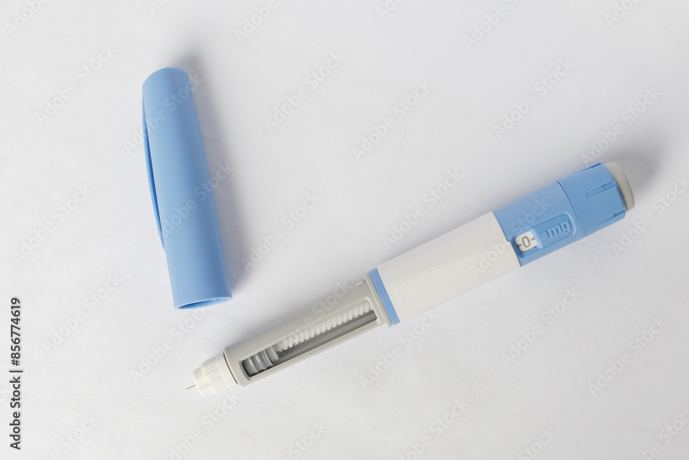 Obraz premium Injectors or dosing pen for subcutaneous injection of antidiabetic medication or anti-obesity medication hovering on white background
