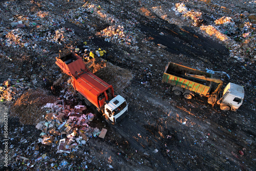 Foto Landfill garbage truck