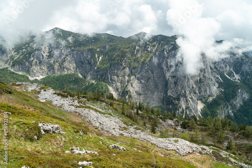 Blick vom Loser auf das tote Gebirge sowie das Ausseerland und den Dachsteingletscher, Salzkammergut, Streiermark, Österreich im Sommer