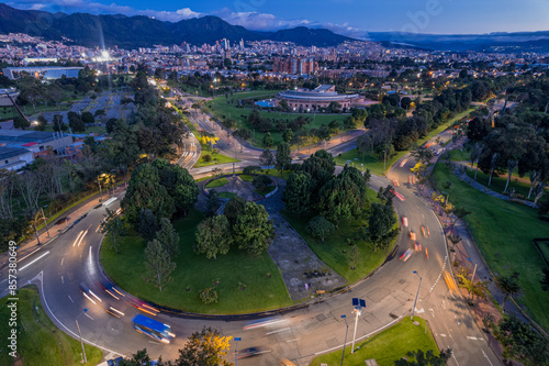 Obraz na płótnie Noche en Bogotá. w salonie