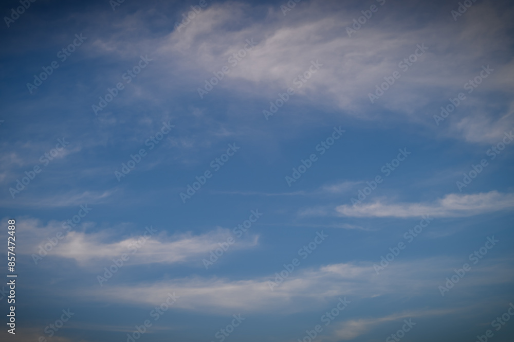 Obraz premium Beautiful cloudscape with blue sky and fluffy clouds at sunset