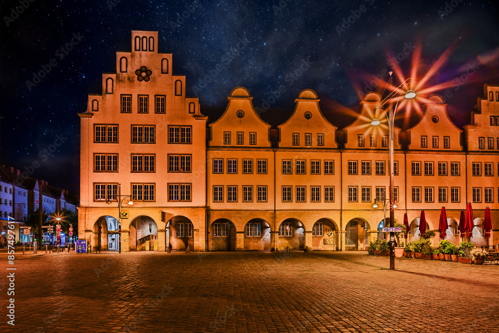 Fototapeta premium Häuser am Neuen Markt in Rostock