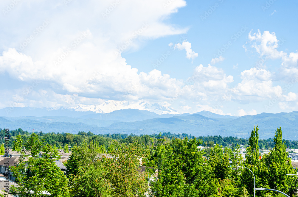 Obraz premium Mt. Baker visible from Abbotsford, BC, Canada