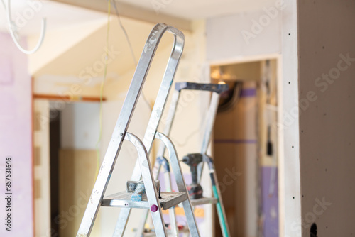 Foto Interior of room being repaired with a stepladder and wires