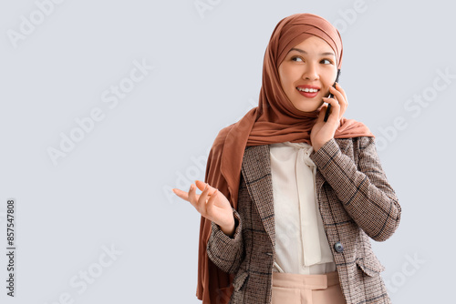 Young Muslim businesswoman ...