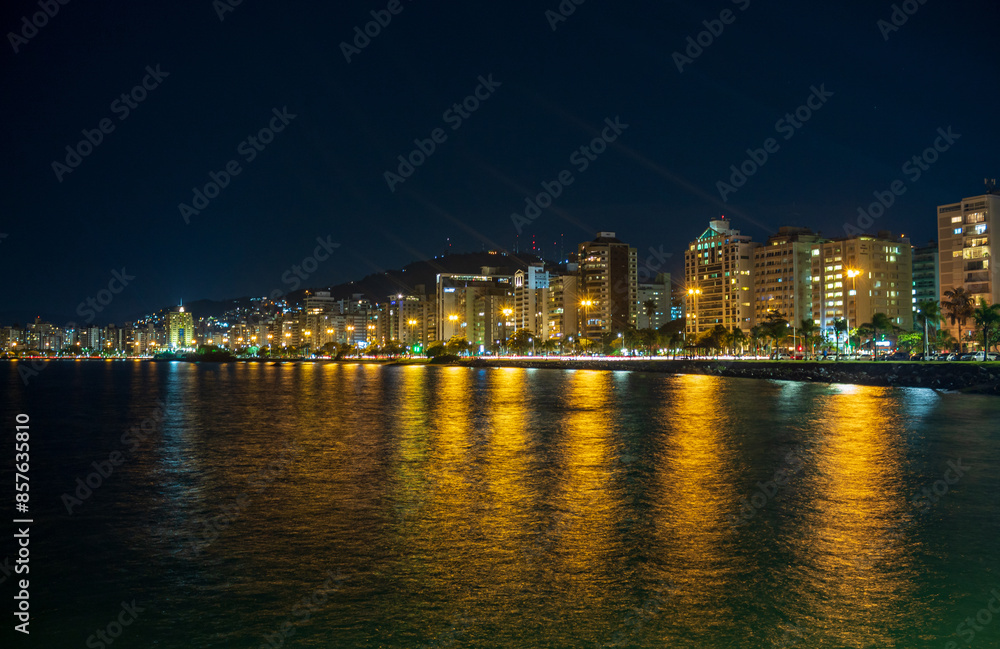 Florianopolis noite e as luzes da avenida beira-mar norte de Florianópolis, Santa Catarina, Brasil Florianopolis noite e as luzes da avenida beira-mar norte de Florianópolis, Santa Catarina, Brasil