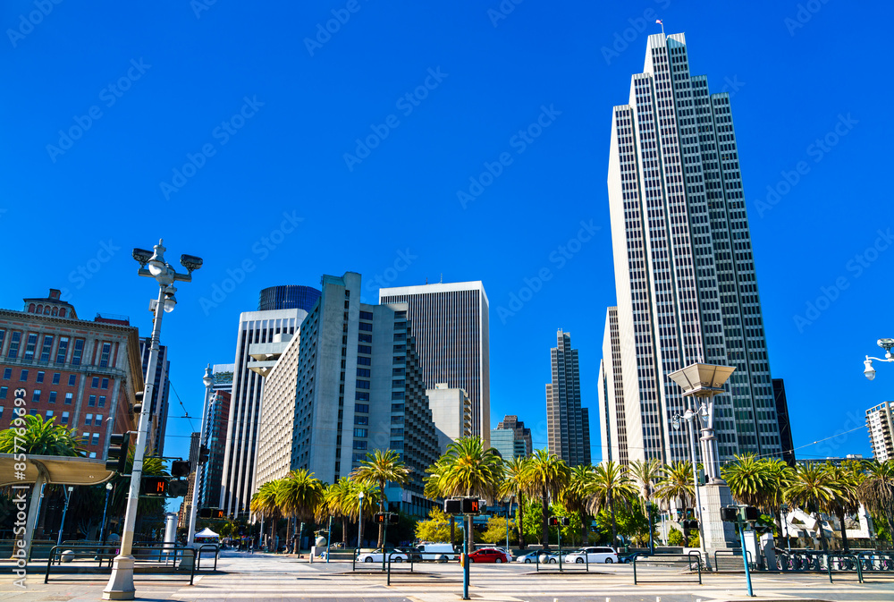 Obraz premium Modern architecture of San Francisco at Embarcadero Plaza - California, United States