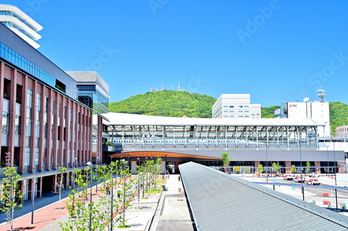 長崎市の風景　日本最西端新幹線停車駅の長崎駅と稲佐山