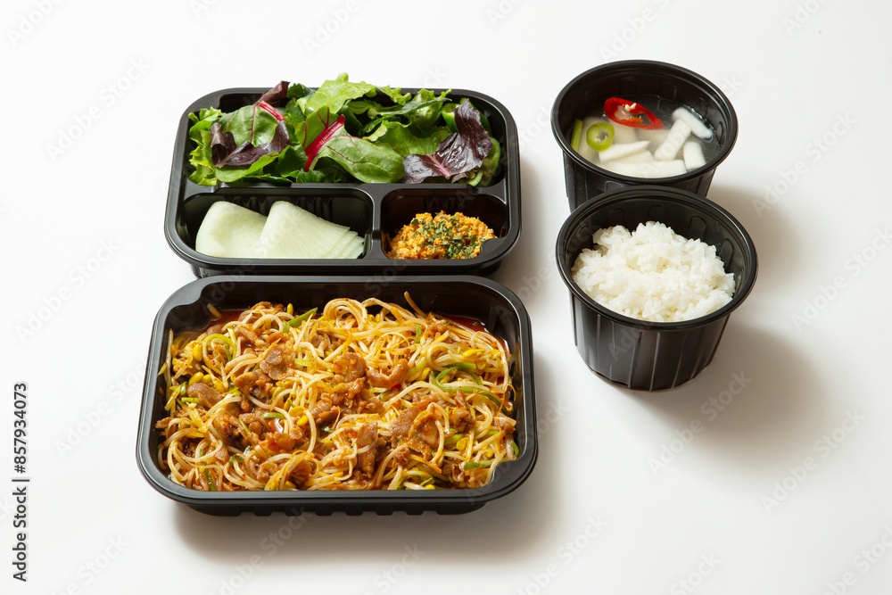 Take-out lunch box, spicy stir-fried meat and side dishes Take-out lunch box, spicy stir-fried meat and side dishes