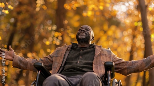 A person in a wheelchair with their arms extended, possibly for support or to express a message © Fotograf