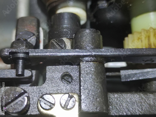 Obraz na płótnie Vintage sewing machine drive mechanism closeup w salonie