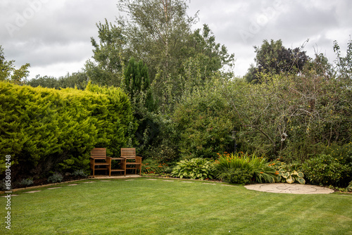 Foto Summer garden with 2 seater wooden garden bench love seat Jack & Jill love seat