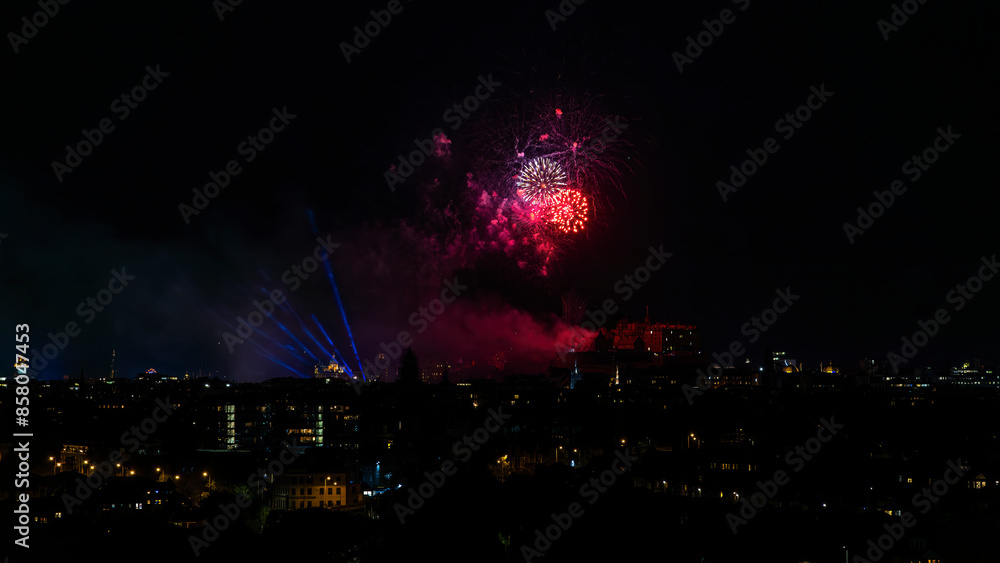 Fototapeta premium Edinburgh International Festival fireworks display castle city centre skyline