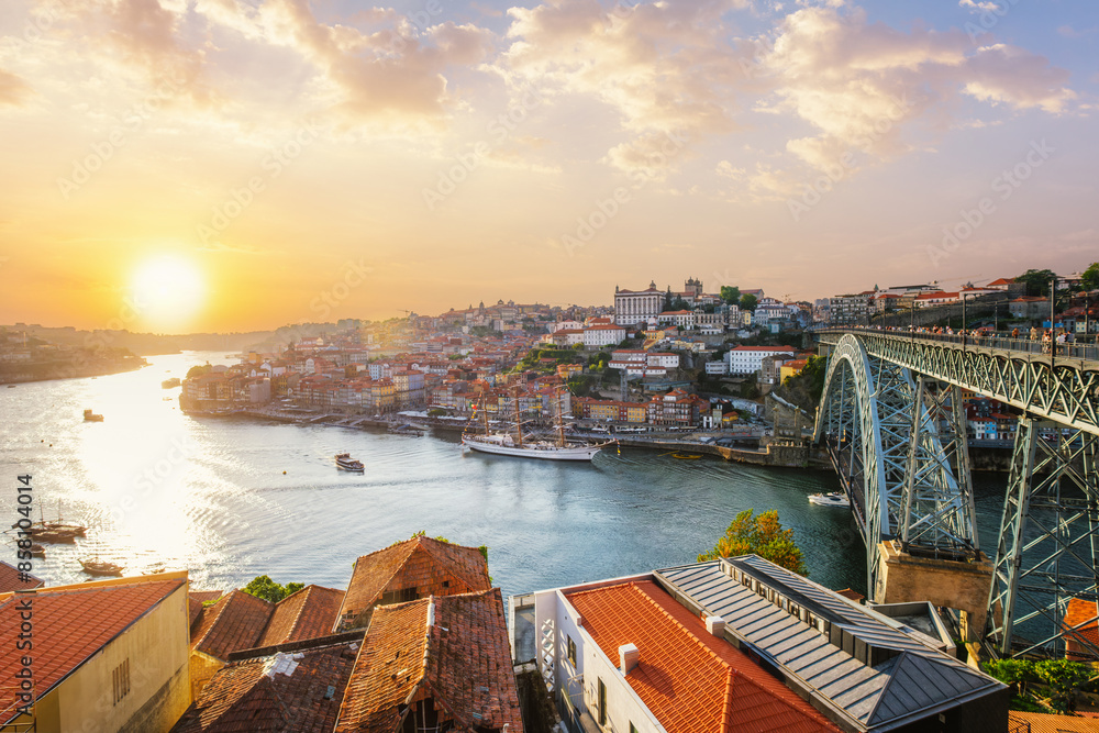 Fototapeta premium View of Porto city and Douro river and Dom Luis bridge I from famous tourist viewpoint Miradouro do Jardim do Morro on sunset. Porto, Vila Nova de Gaia, Portugal