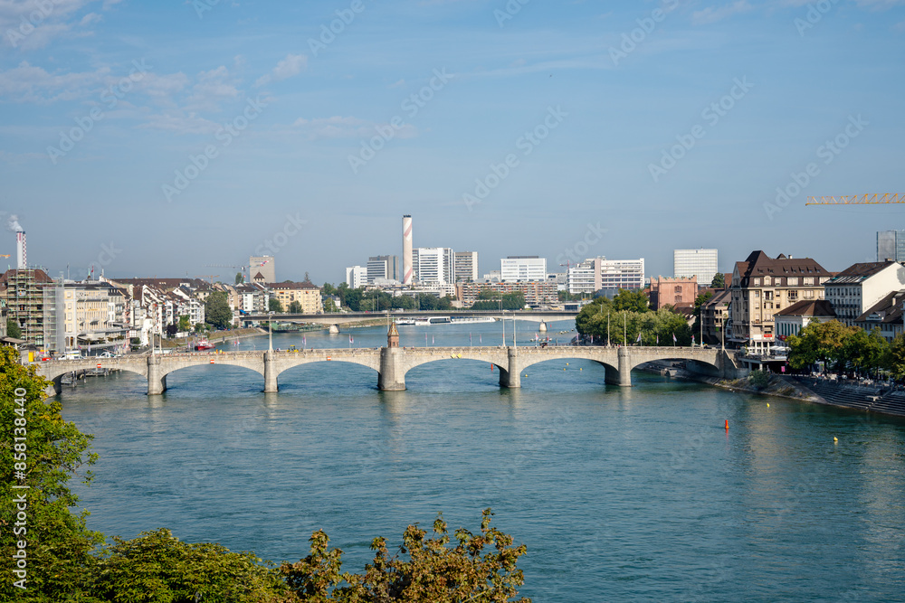 Obraz premium Long range shot of the Middle Bridge, a historic bridge in the Swiss city of Basel.