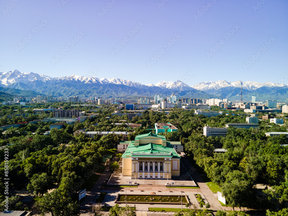 Obraz premium Aerial photography of the historical center of Almaty.