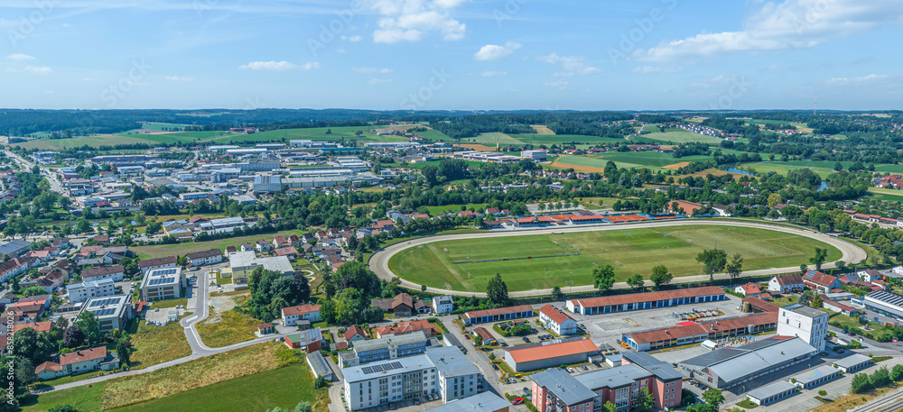 Fototapeta premium Pfarrkirchen im niederbayerischen Kreis Rottal-Inn im Luftbild