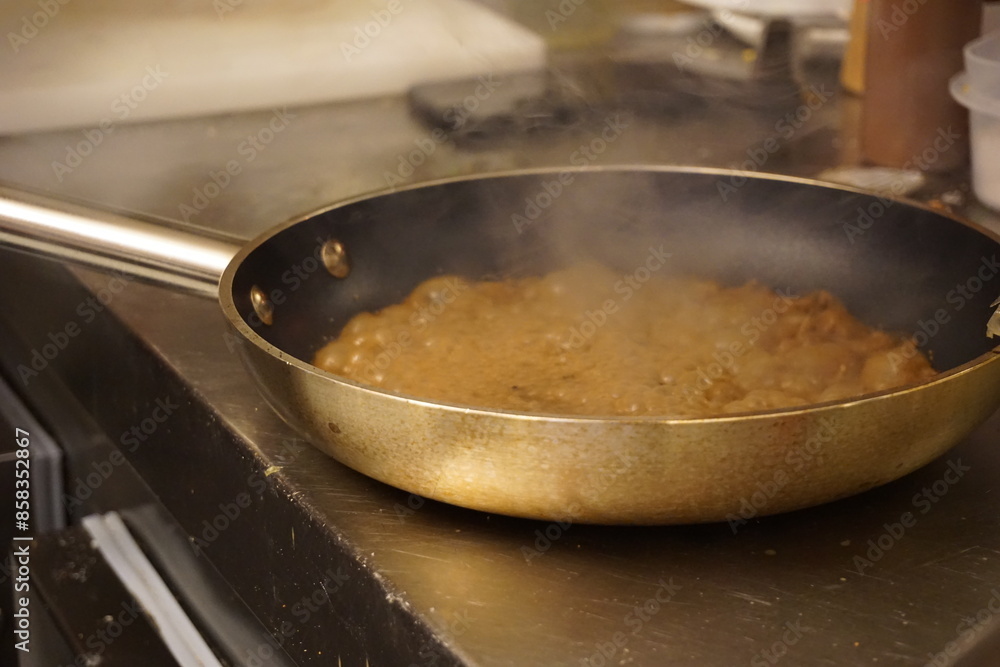 Día en un restaurante cocinando y probando platos Día en un restaurante cocinando y probando platos