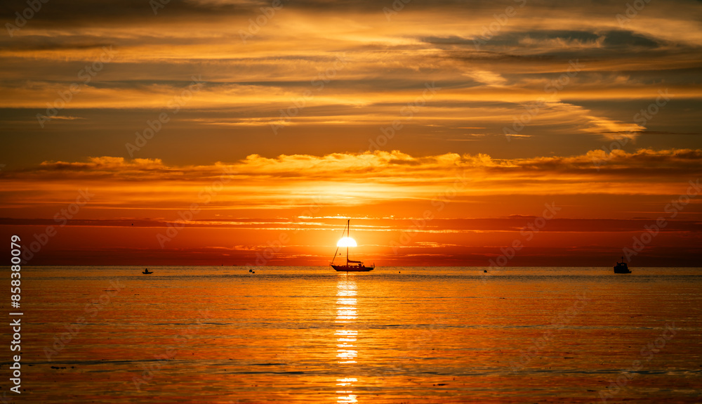 Obraz premium High tide sunset at Cemaes bay Isle of Anglesey