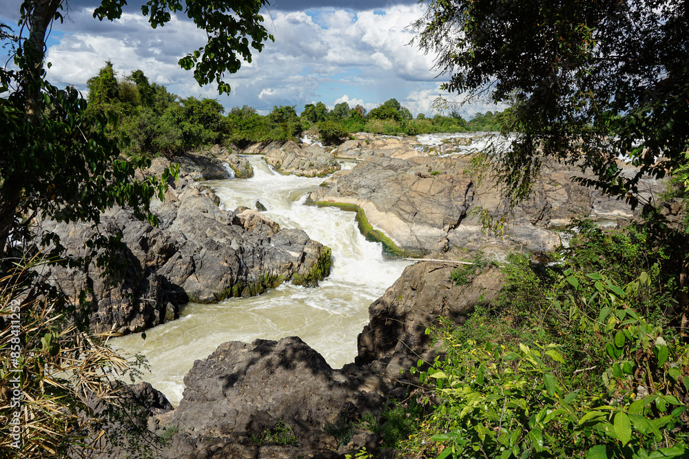 Obraz premium river in the mountains