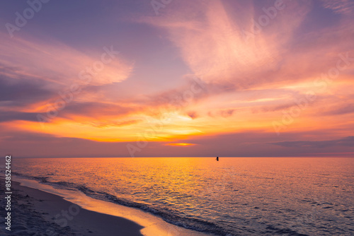 Zachód słońca nad morzem, krajobraz morski, tapeta, wakacje i wypoczynek, Morze Bałtyckie i piaszczysta plaża, różowy kolor nieba photo