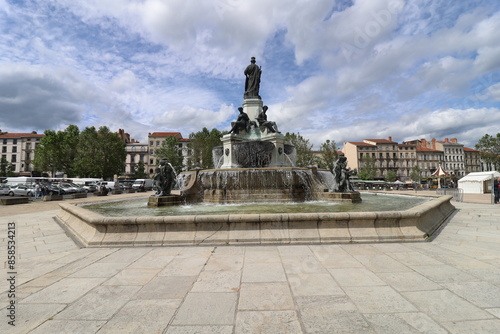 La fontaine Crozatier, située place du Breuil, ville de Le Puy en Velay, département de la Haute Loire, France photo