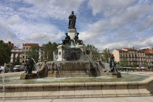 Obraz na płótnie La fontaine Crozatier, située place du Breuil, ville de Le Puy en Velay, département de la Haute Loire, France w salonie