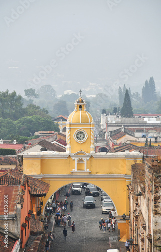 Calle del Arco en Antigua Guatemala. Arco de Santa Catalina. Toma Horizontal. photo